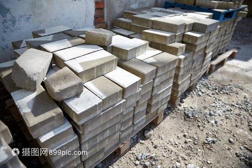 磚的智慧存儲 木制托盤在建筑建材管理中的應(yīng)用